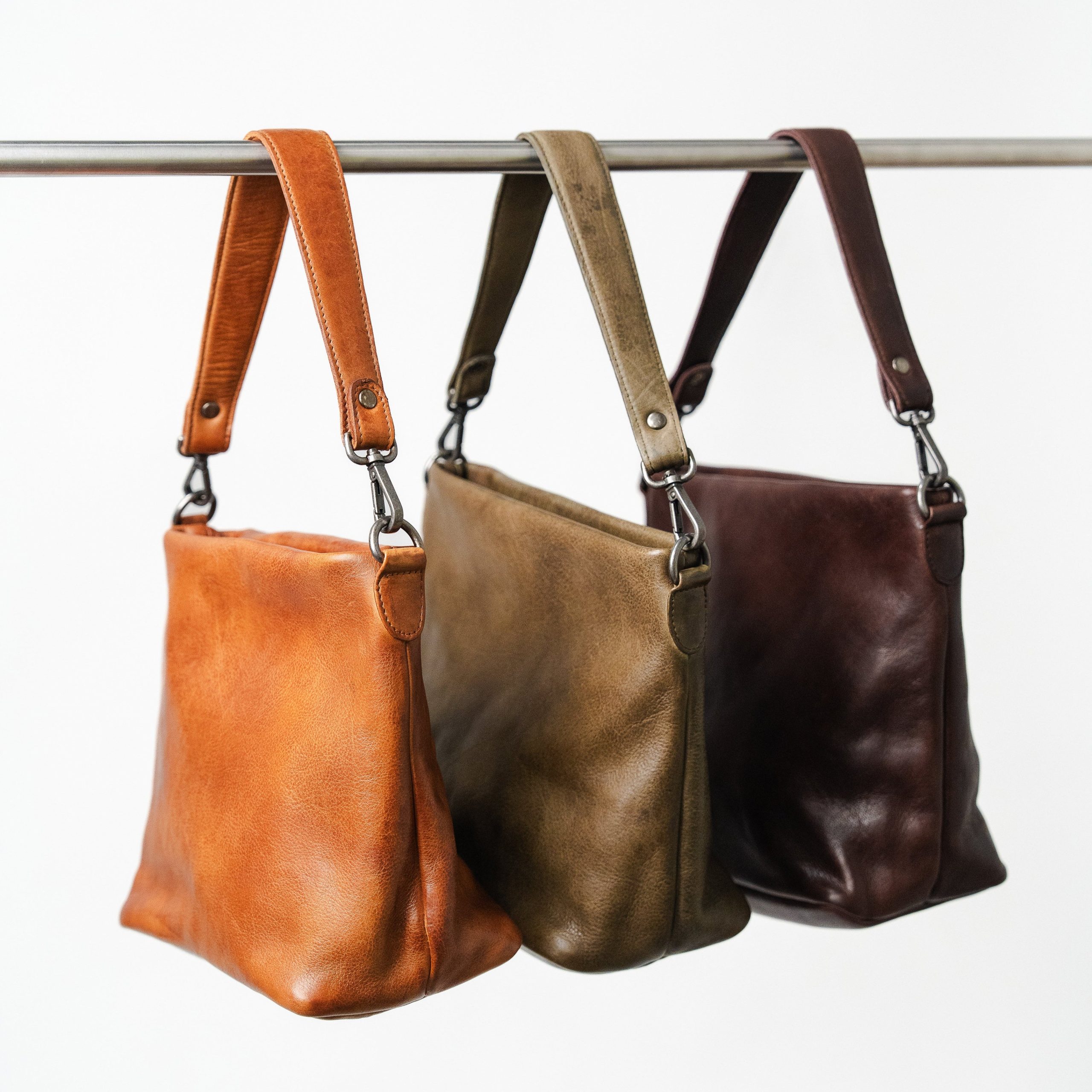 CopyofImage_Ivy_Shoulderbag_Cognac_Moss_Brown_Hanging_Fall2025_v3.jpg