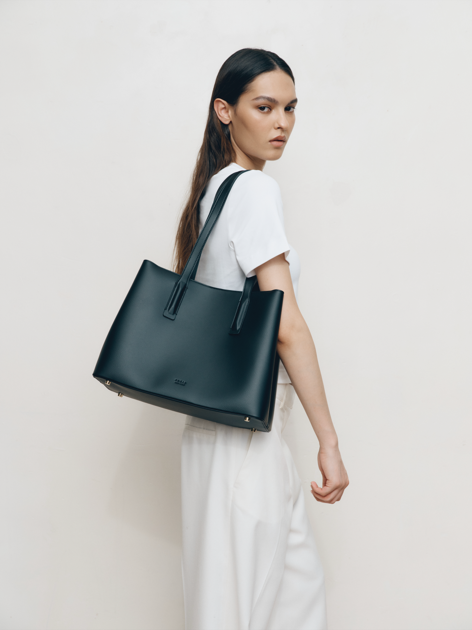 Freja_Ecomm-Linnea_blk_2.png