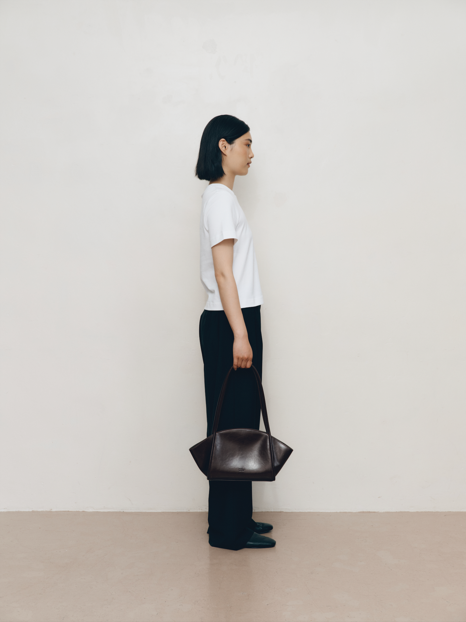 Freja_Ecomm-Sylvie_raisin_gloss_1.png