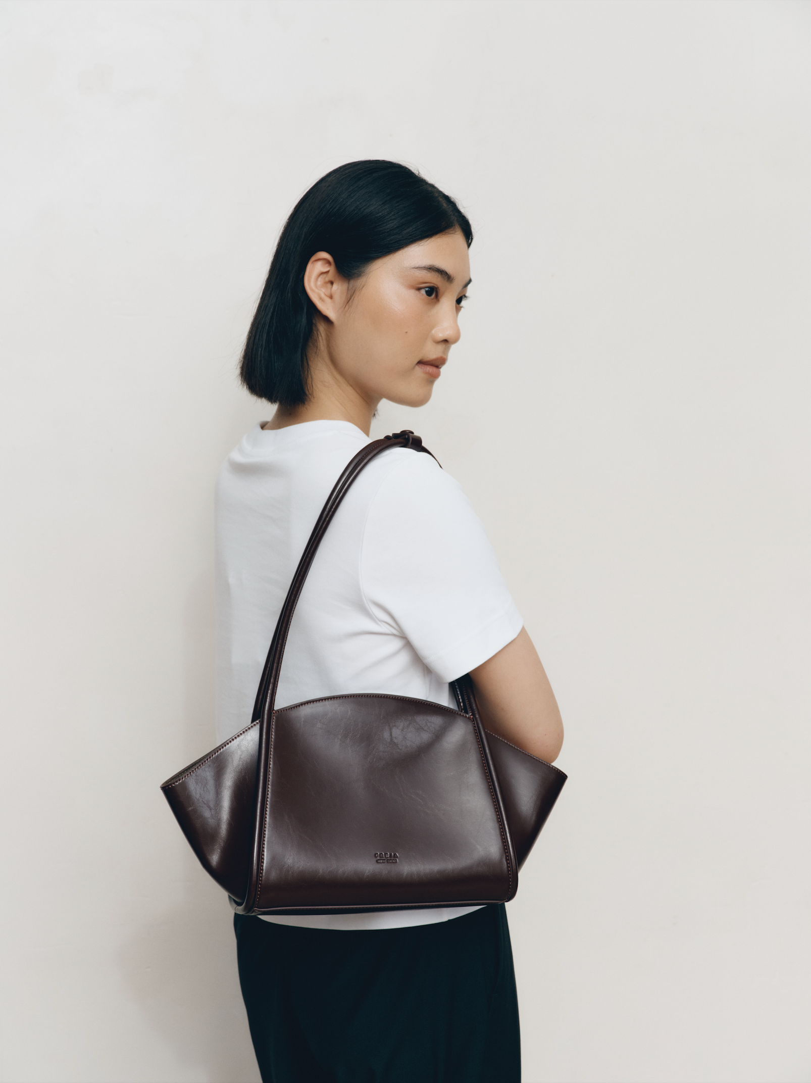 Freja_Ecomm-Sylvie_raisin_gloss_2.png