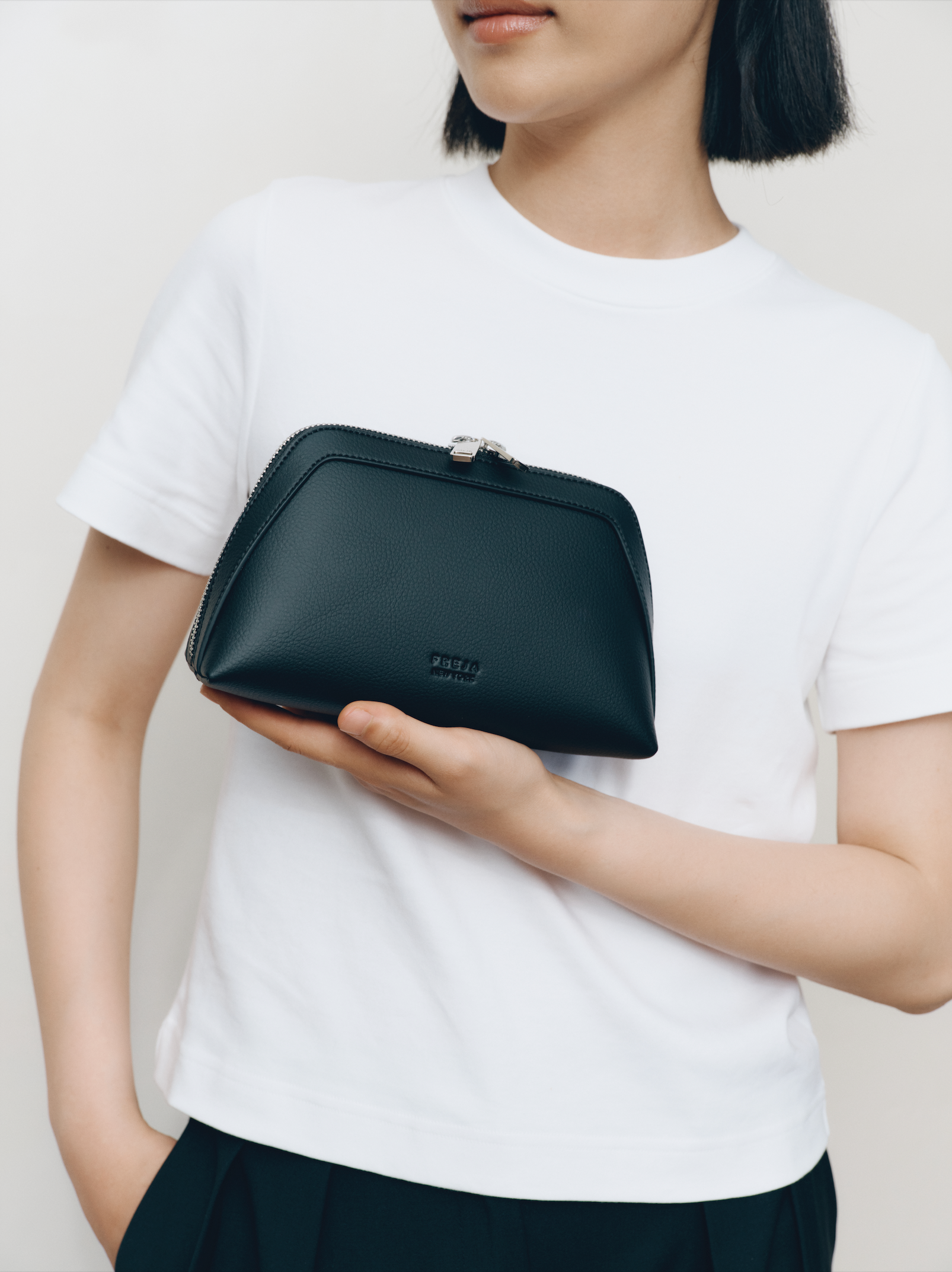 Freja_Ecomm-Travel_Pouch_8_blk.png