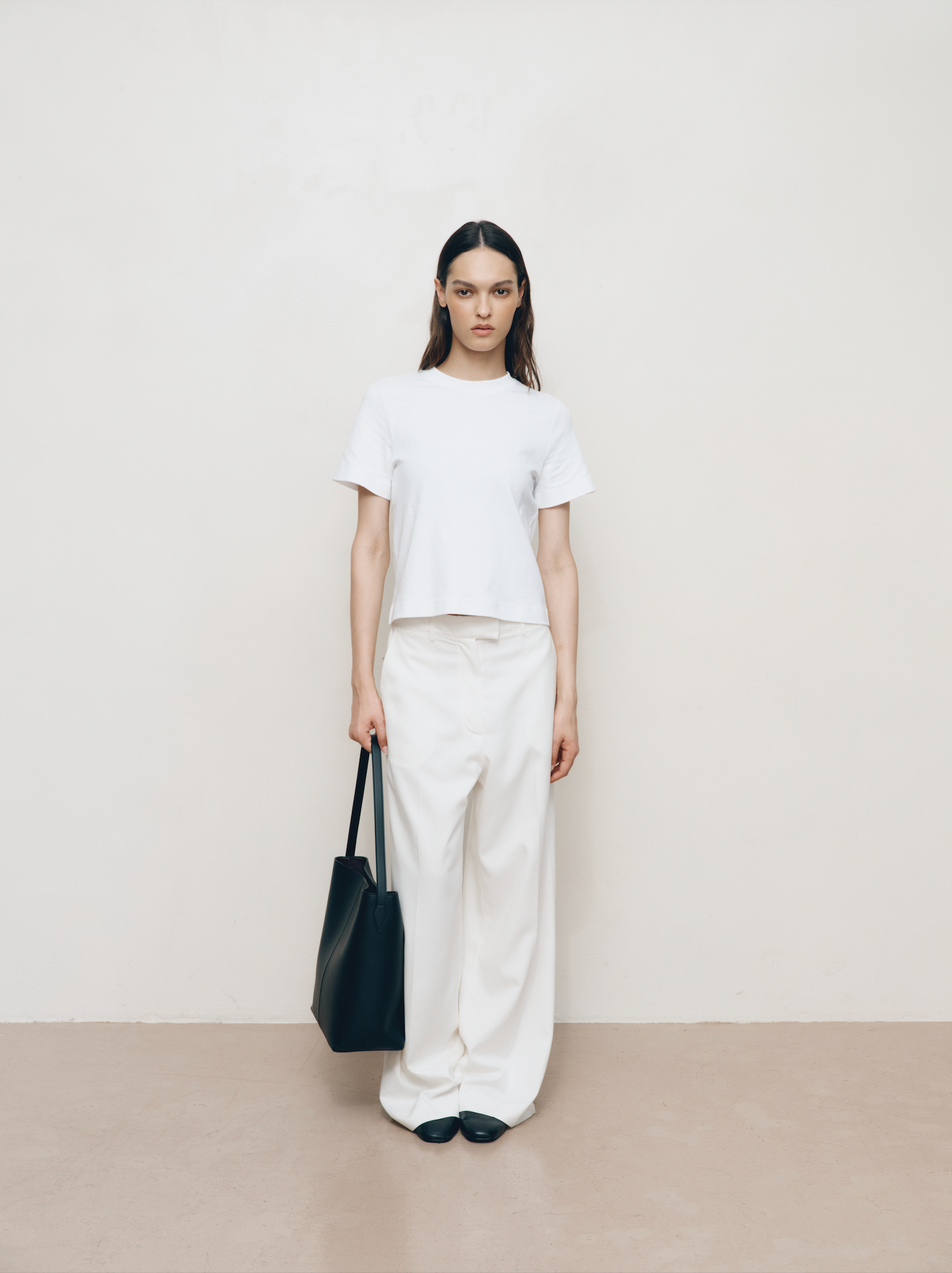 Freja_ecomm-Kaia_black_1.png