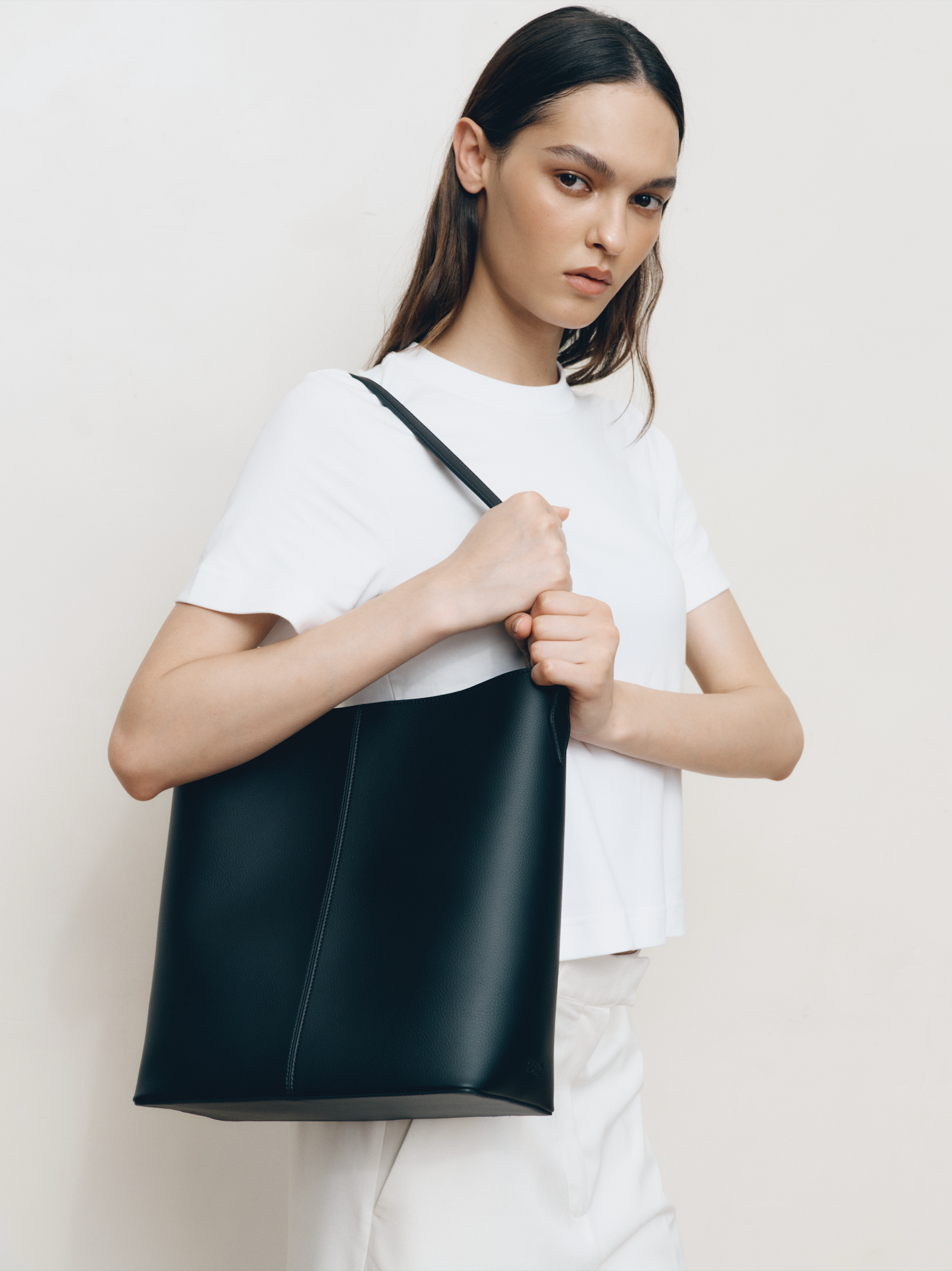 Freja_ecomm-Kaia_black_3.png