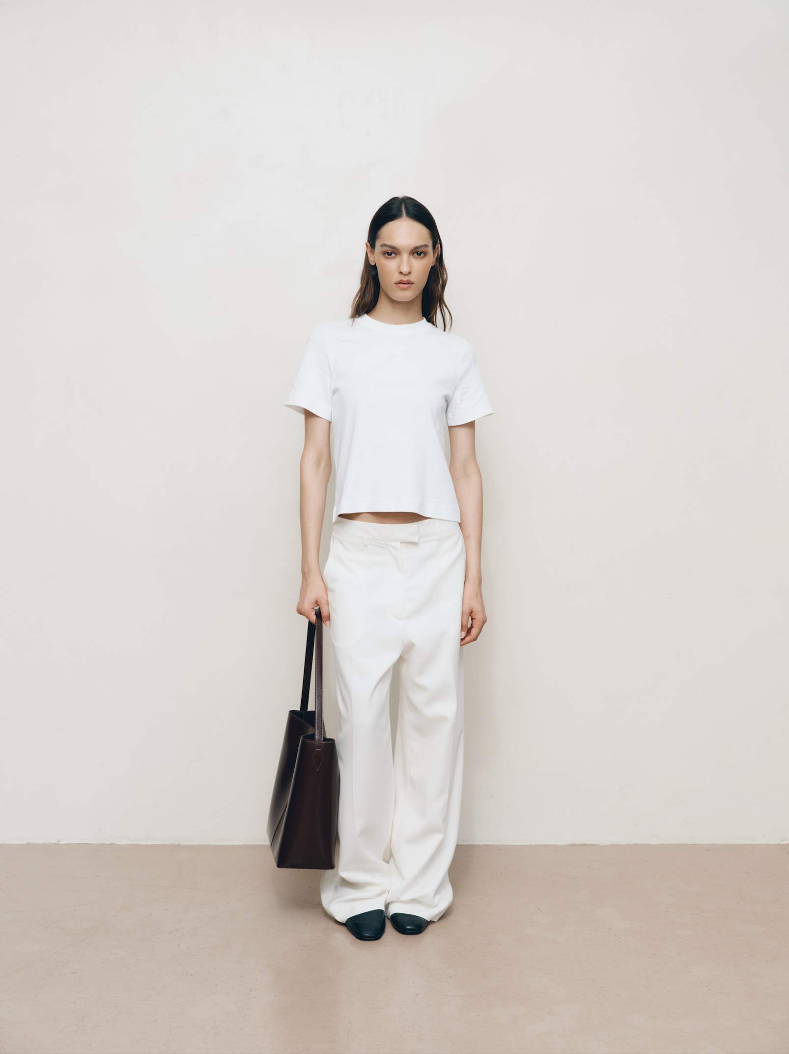 Freja_ecomm-Kaia_raisin_gloss_1.png