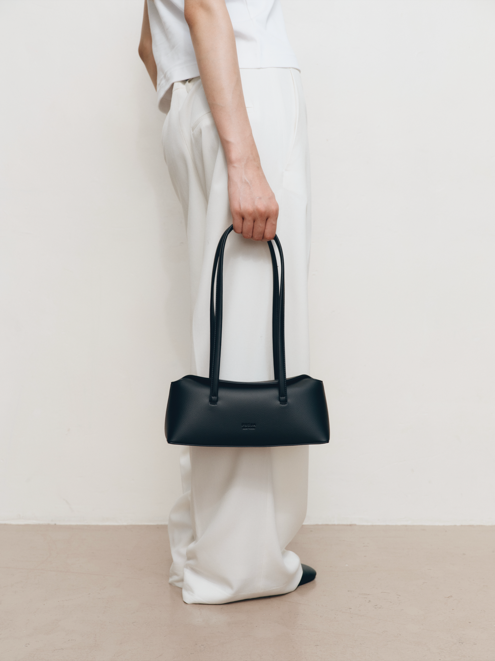 Freja_ecomm-Mini_Chrystie_blk_3.png