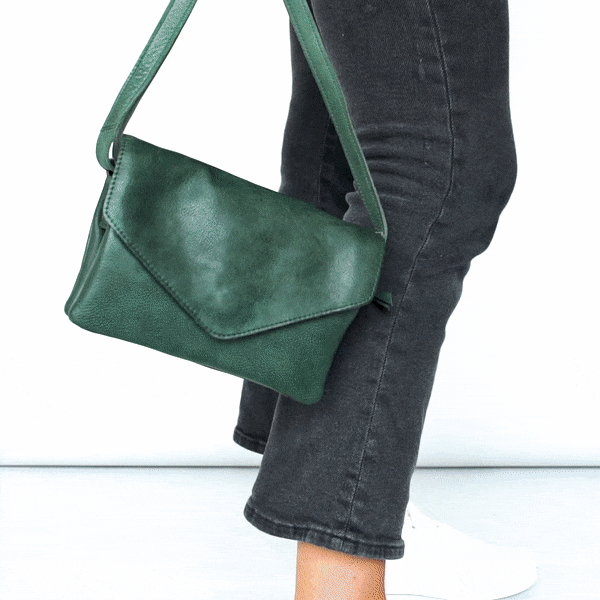 GIF_Harbor_Crossbody_Hunter_16MB.gif