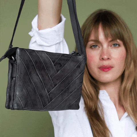 GIF_Sunny_Crossbody_1.gif
