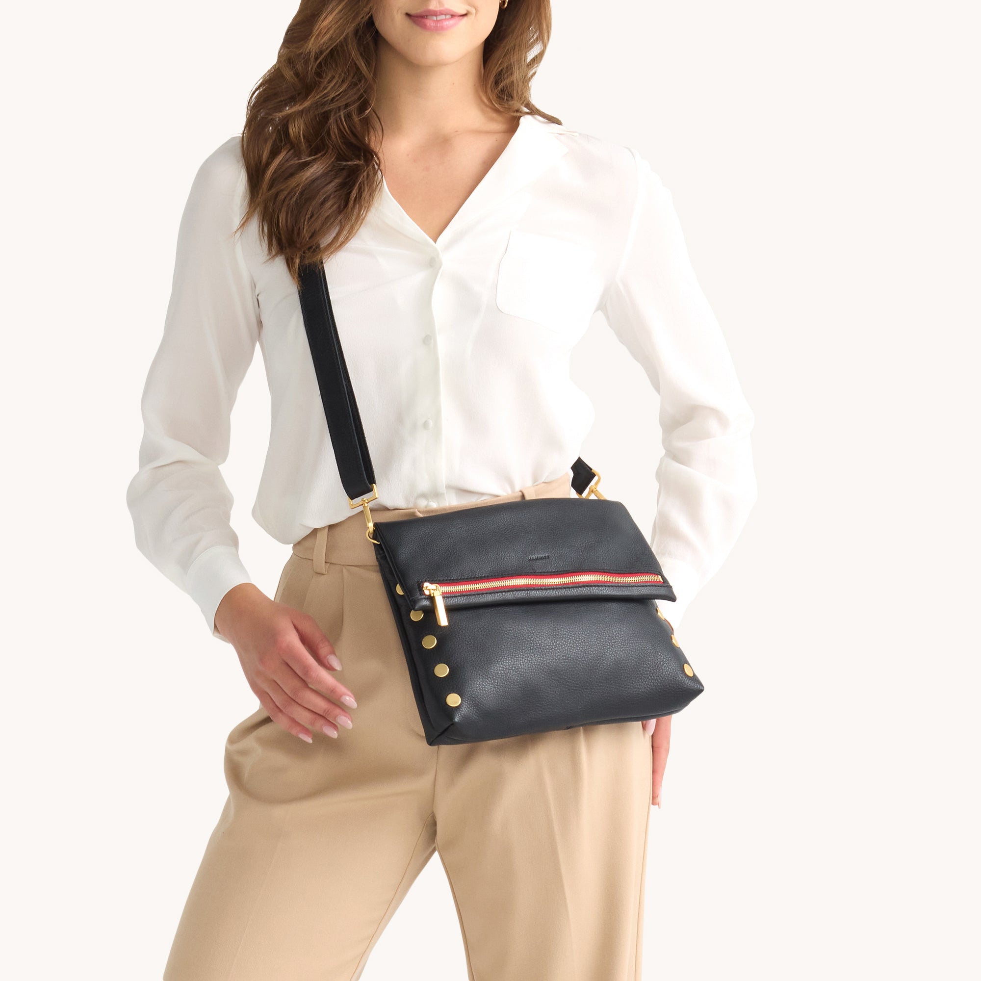 Hammitt_VIP-Lrg-Black-BG-R-Zip_5A_bc4aac08-f61c-4e38-a01a-f0d84f0d9a28.jpg