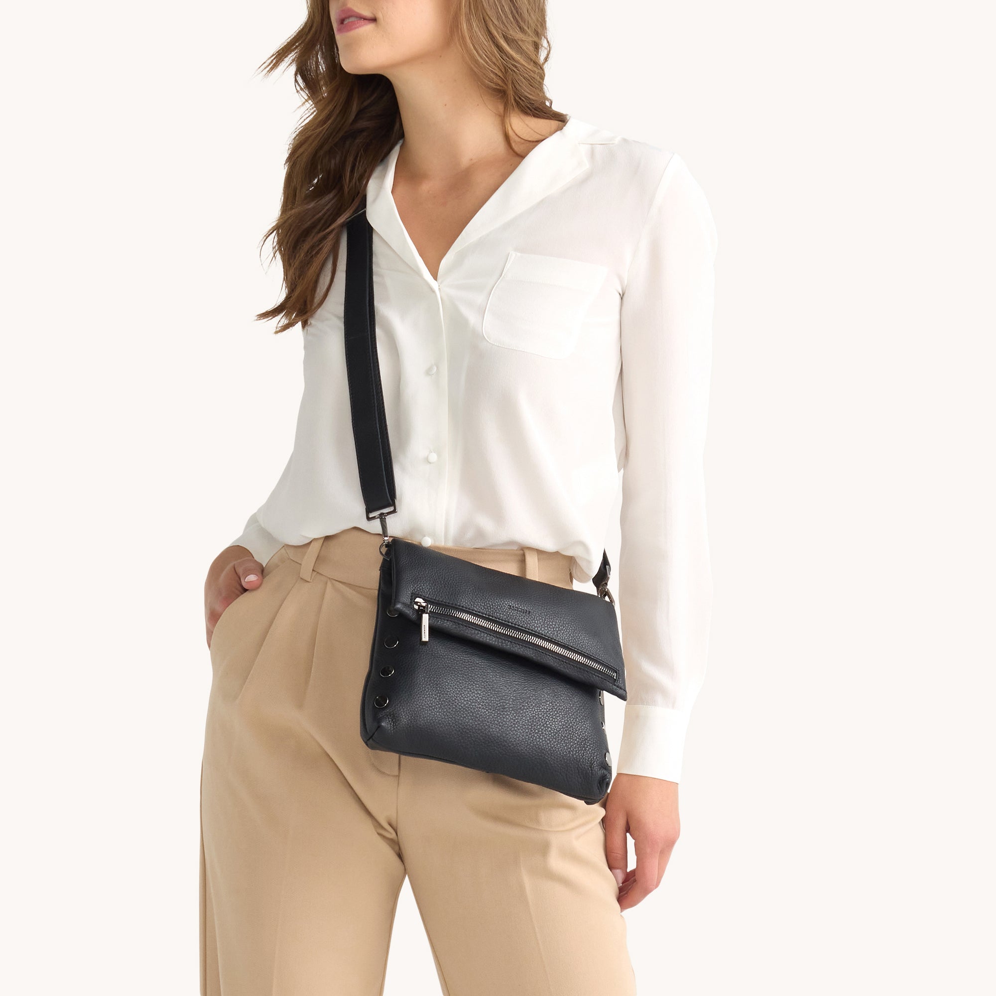 Hammitt_VIP-Med-Black-GM_5A_826e8935-18fa-4f2a-b2db-7685a87a9321.jpg