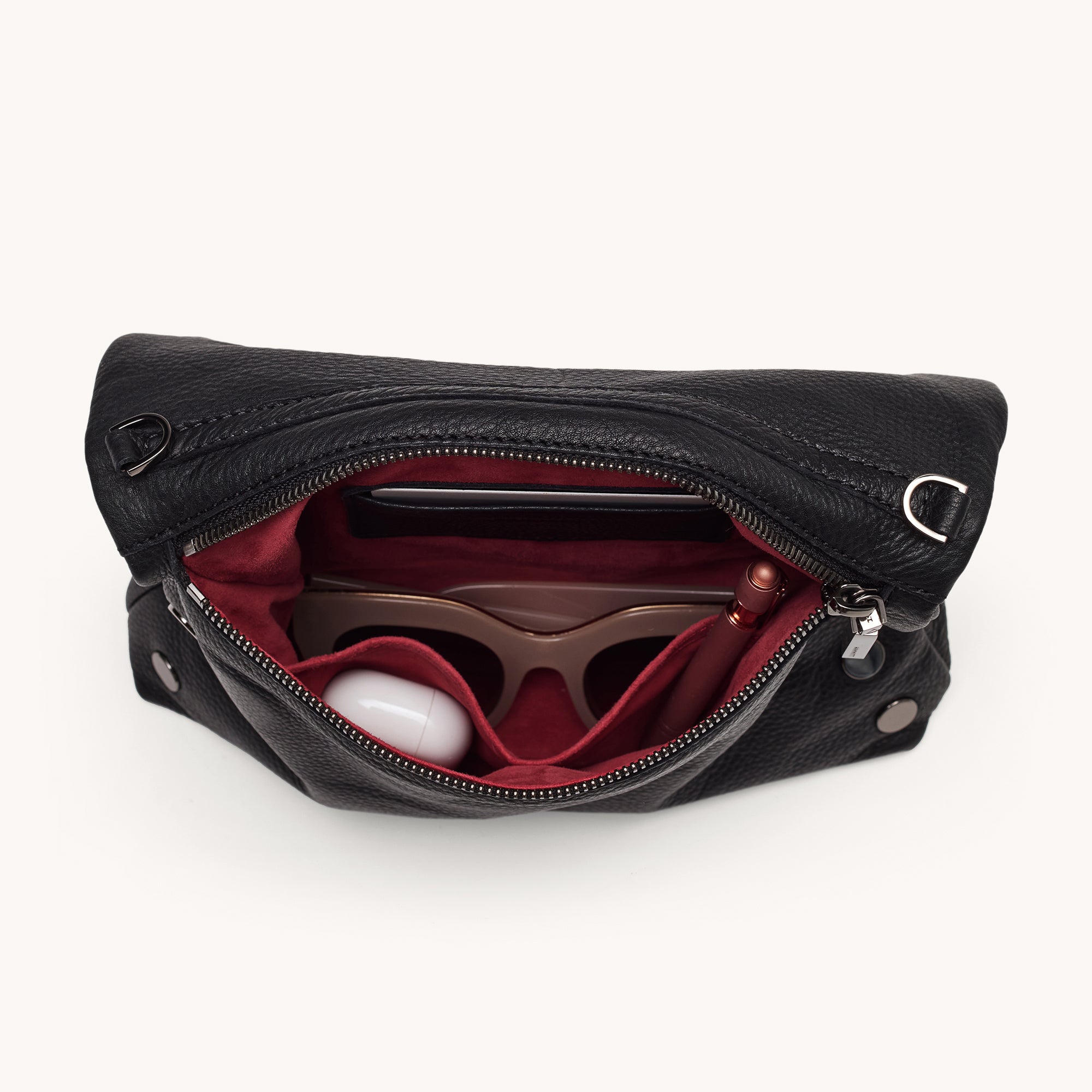 Hammitt_VIP-Med-Black-GM_5_4f2ff34c-cff7-48fb-b3c5-e8547ce4e024.jpg