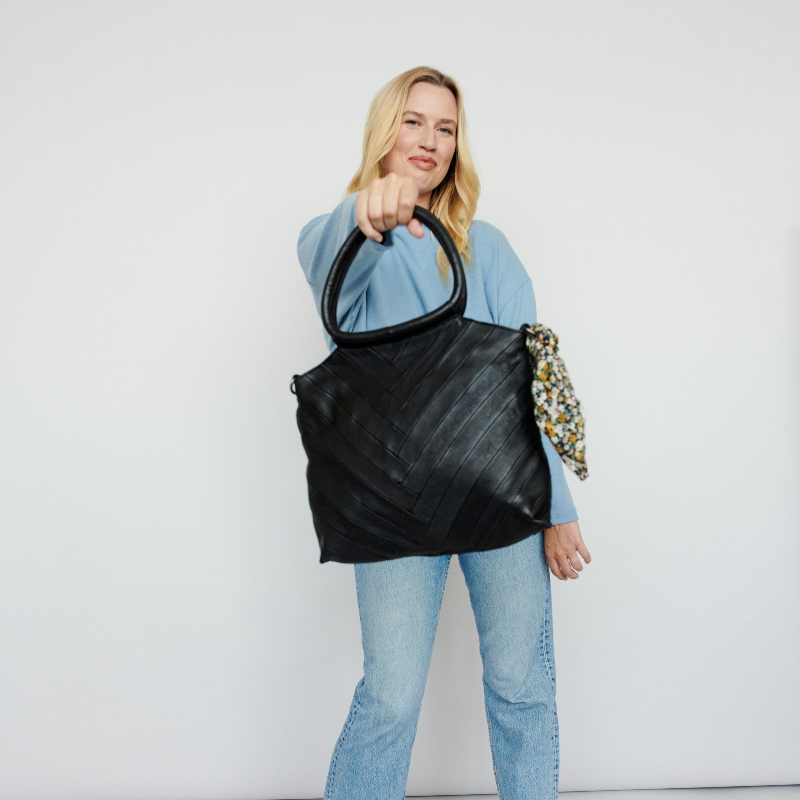 Image_Dalton_Tote_Crossbody_Black_Lifestyle_3_1.jpg