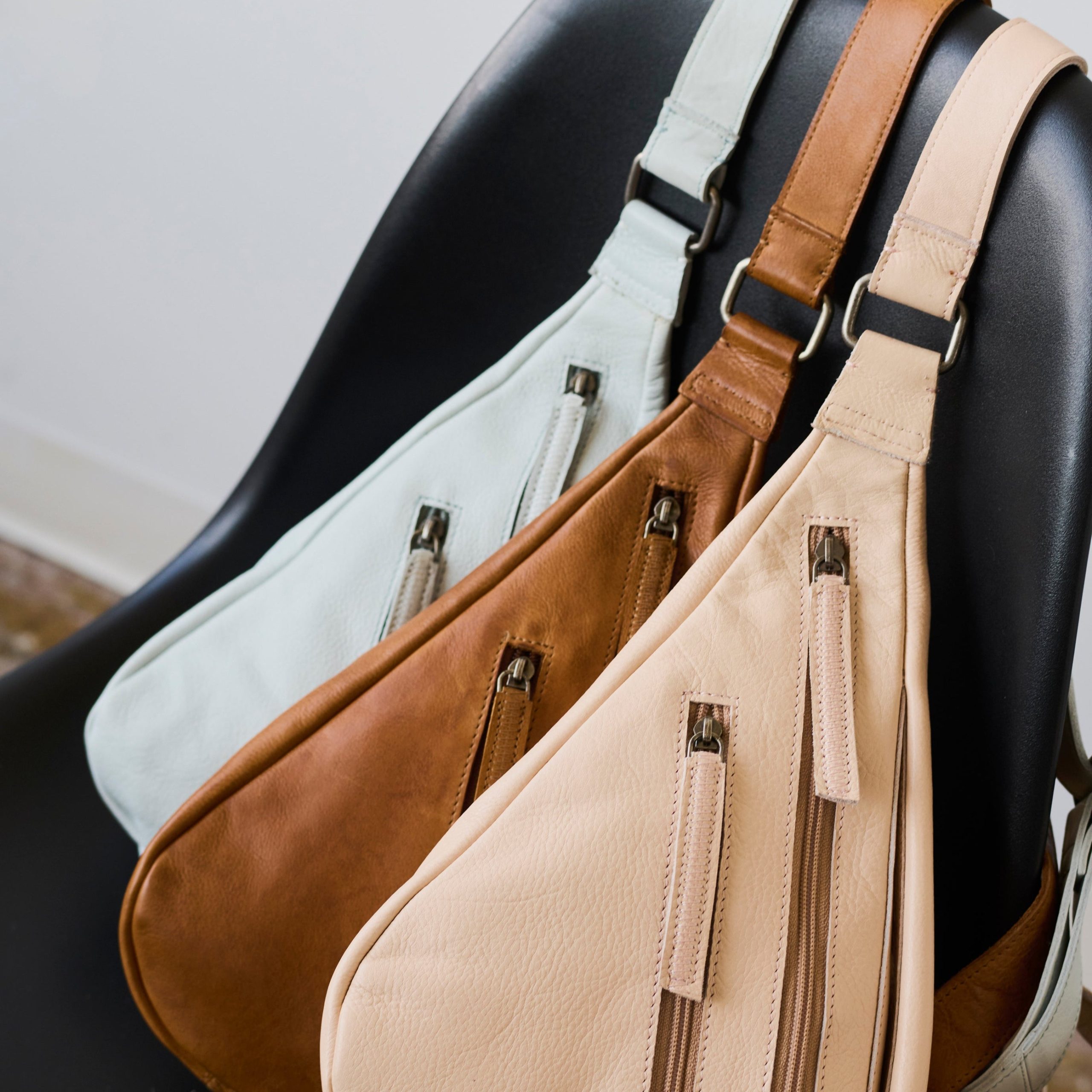 Image_Hippie_Sling_Crossbody_Spring_Back.jpg
