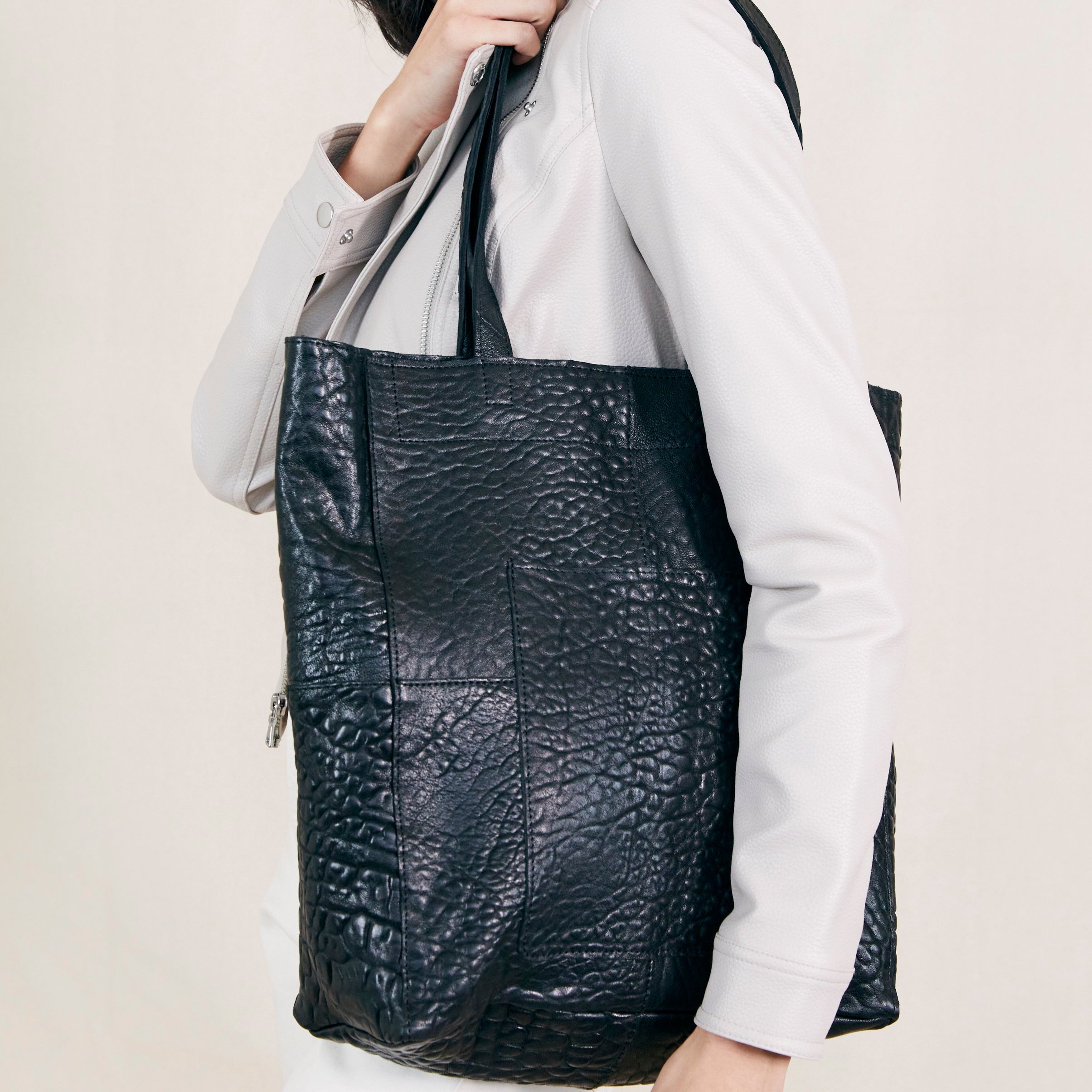 Image_Margie_Shoulder_Tote_BubbleBlk_Lifestyle_3.jpg