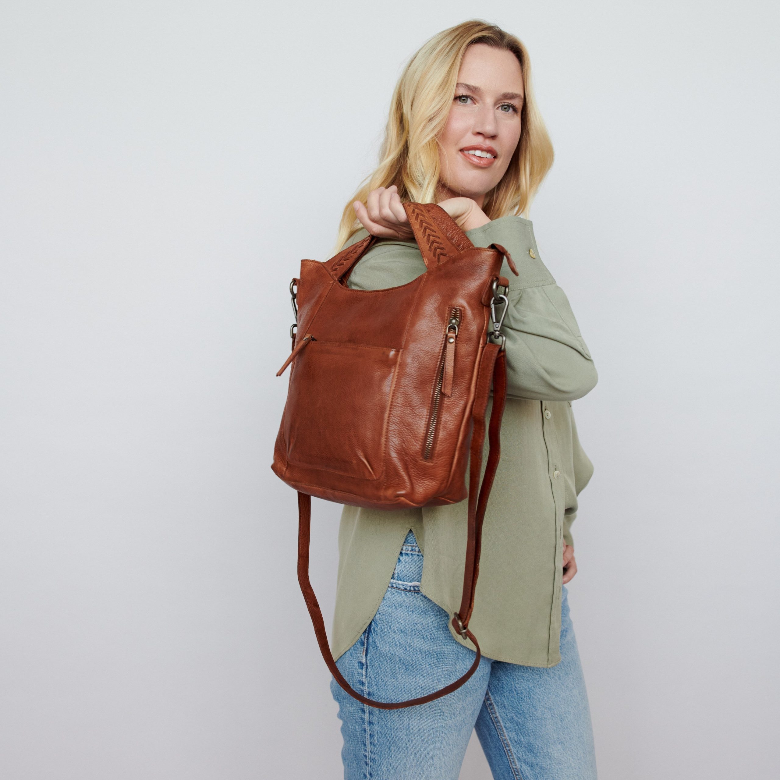 Image_Mason_Shoulder_Crossbody_Cognac_Lifestyle_5_1.jpg