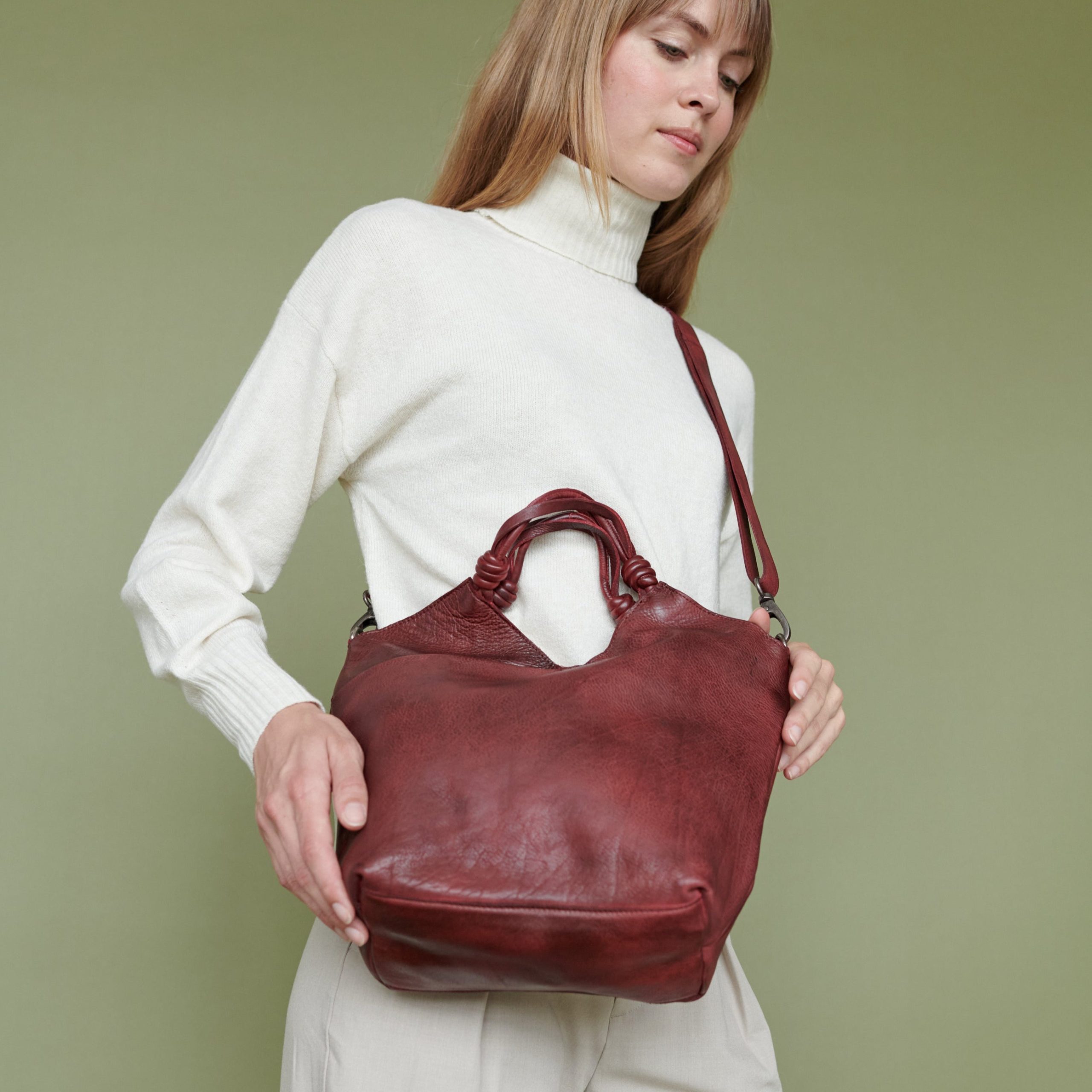 Image_NASH_Tote_Crossbody_OXBLOOD_Lifestyle_1.jpg