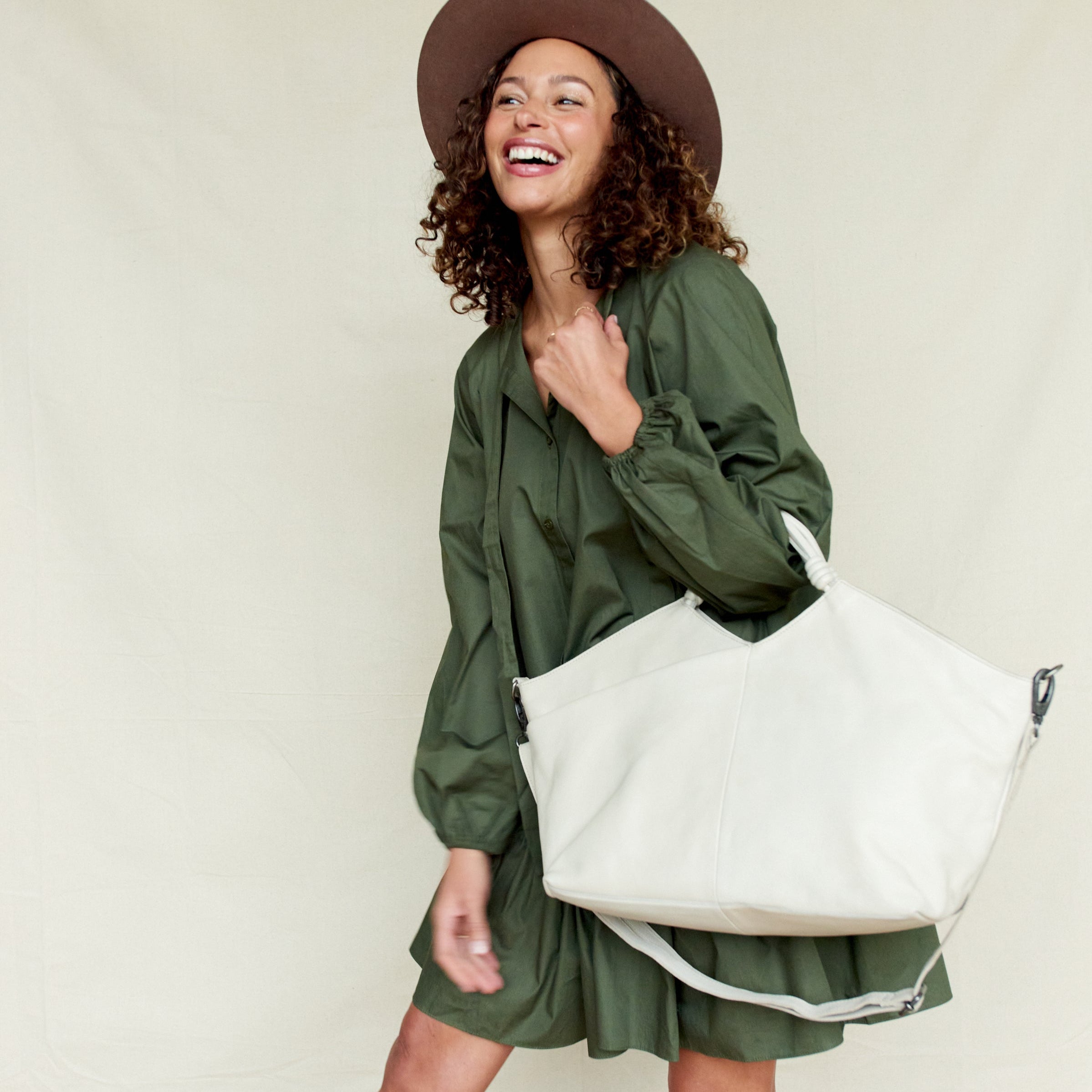 Image_NELLY_ToteCrossbody_WHITE_Lifestyle_1.jpg