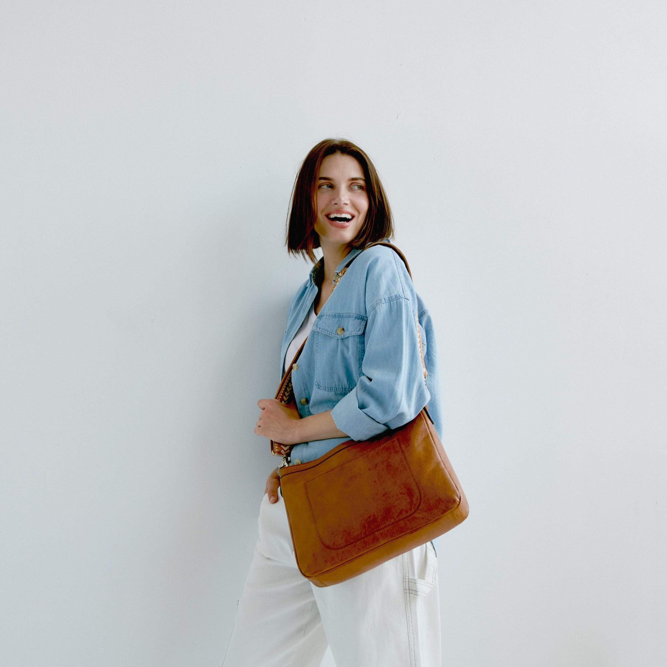 VISTA_CROSSBODY_COGNAC.jpg