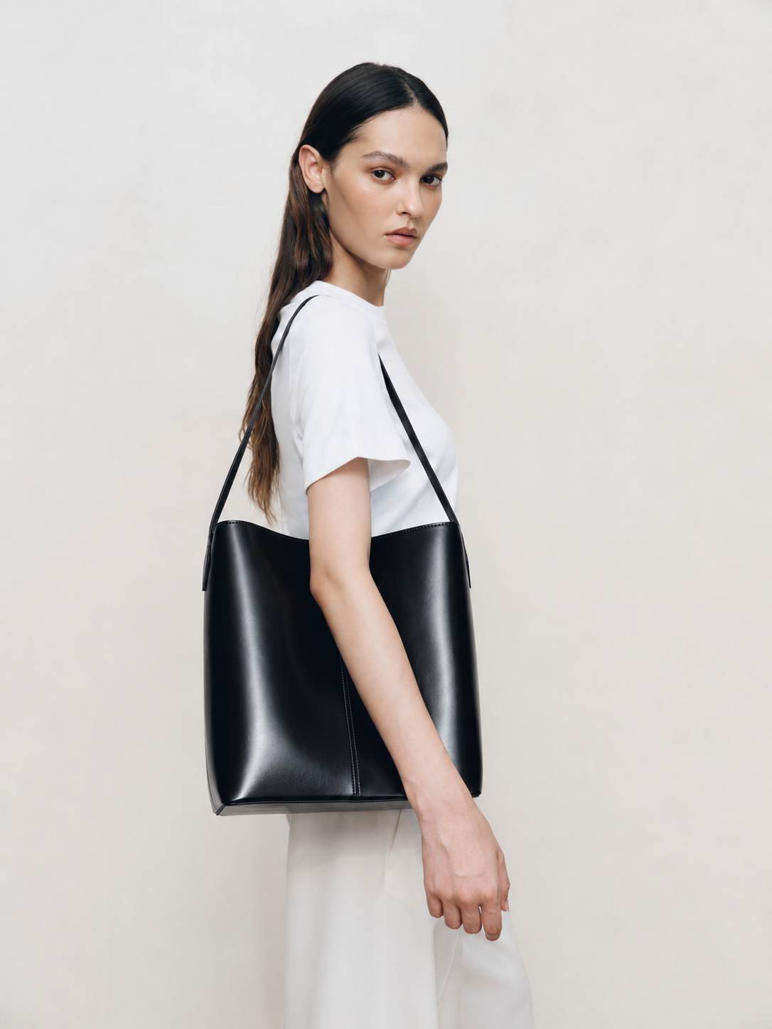 kaia_black_gloss.png