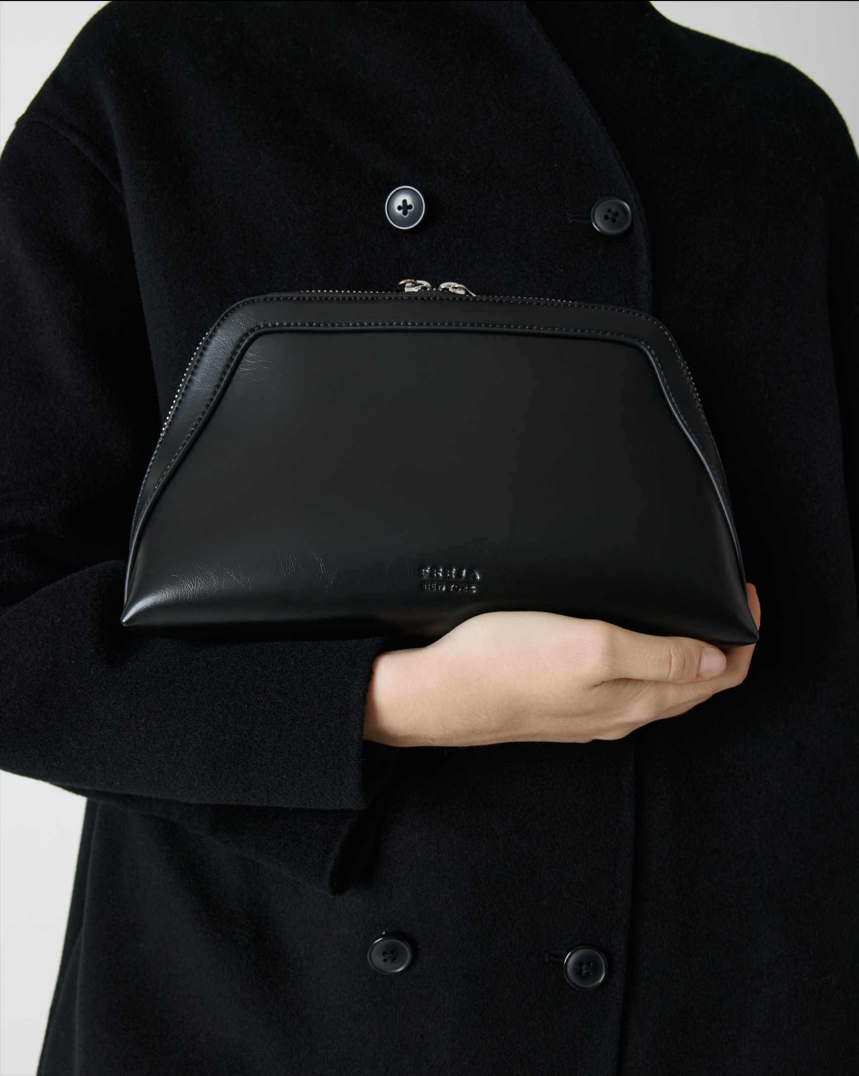 travel_pouch_12_black_gloss_2.png